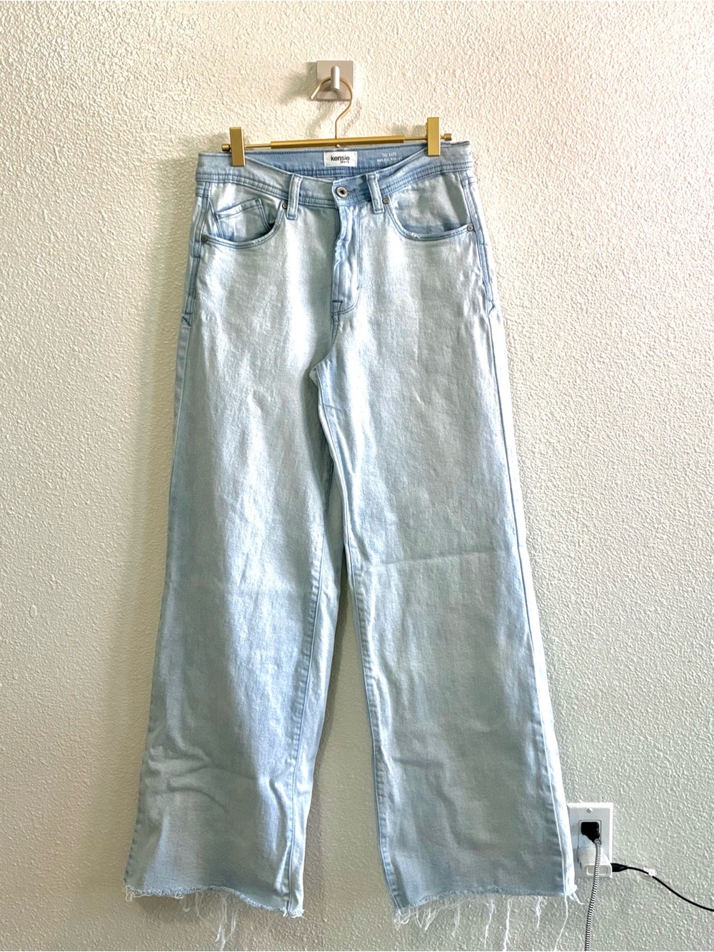 Kensie The Kaya High Rise Wide Leg Jeans Light Wash Raw Hem Size 6/28